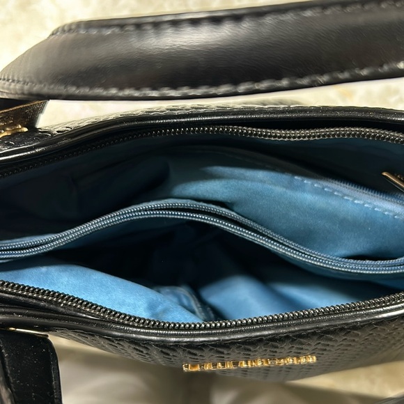 M X JaoLan | Black Purse textured surface - Picture 3 of 10